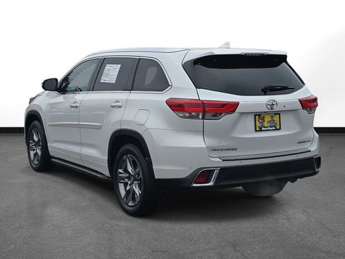 Certified 2019 Toyota Highlander Limited Platinum image 9