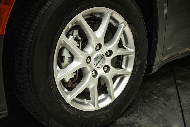 Used 2025 Chrysler Pacifica Select FWD image 3