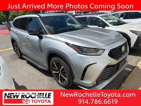 Used 2021 Toyota Highlander XSE AWD/4WD image 1