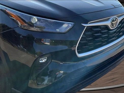 Used 2022 Toyota Highlander XLE AWD/4WD image 26