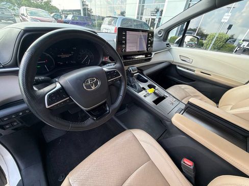 Used 2022 Toyota Sienna Limited AWD/4WD image 19