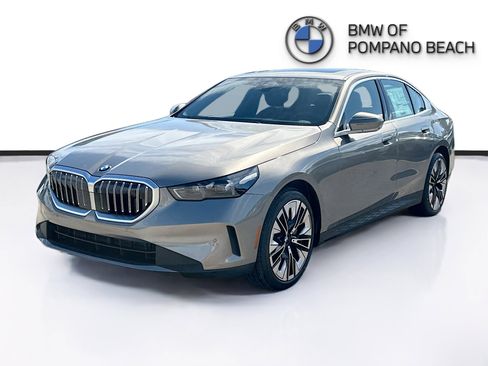 New 2026 BMW 540i xDrive 540i xDrive w/ Premium Package image 3