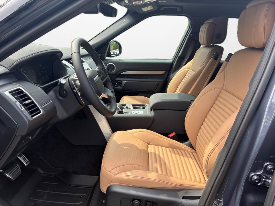New 2026 Land Rover Discovery Limited Edition AWD/4WD image 9