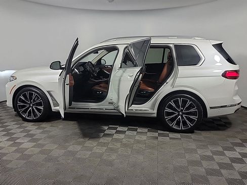 Used 2022 BMW X7 xDrive40i w/ Luxury Seating Package image 18