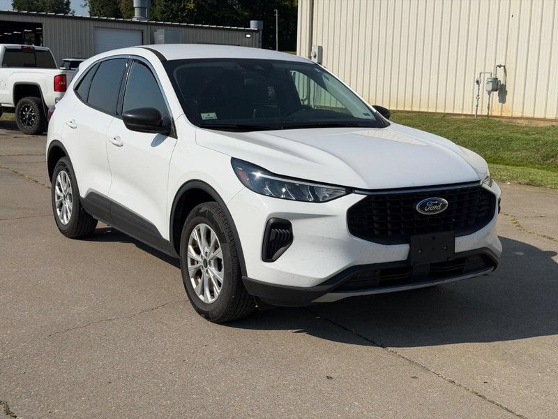 Used 2024 Ford Escape Active AWD/4WD image 2