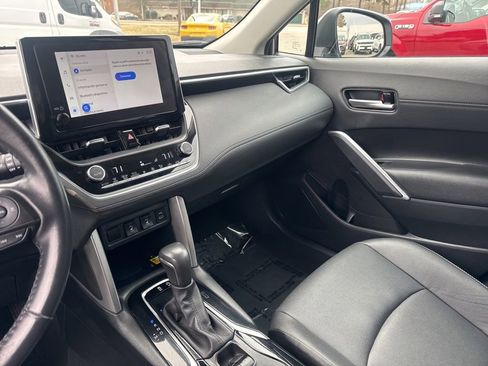 Used 2023 Toyota Corolla Cross XLE image 20