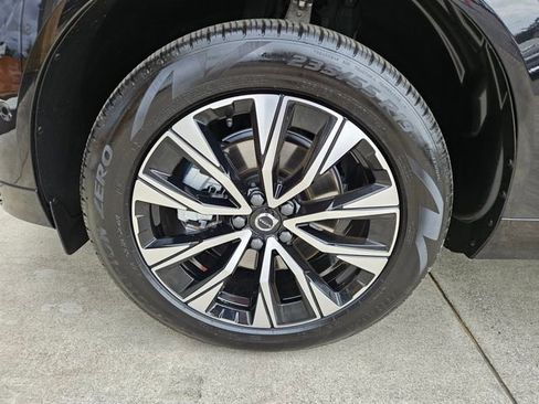 Used 2025 Volvo XC60 B5 Plus w/ Climate Package AWD/4WD image 9