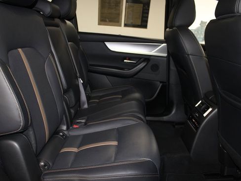 Used 2025 MAZDA CX-70 Plug-In Hybrid w/ Premium Plus AWD/4WD image 33