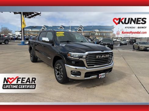 Used 2025 RAM 1500 Laramie AWD/4WD image 1