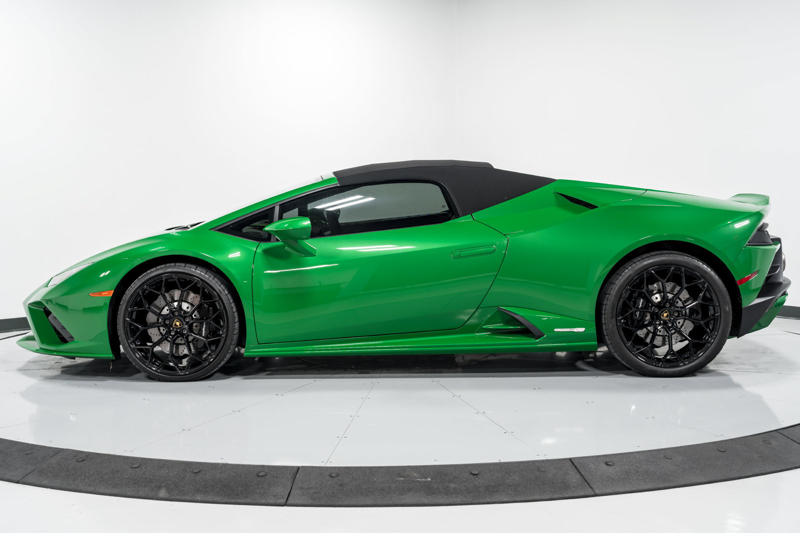 Used 2022 Lamborghini Huracan EVO RWD image 43