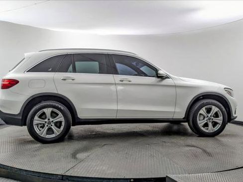 Used 2018 Mercedes-Benz GLC 300 4MATIC w/ Premium Package image 9