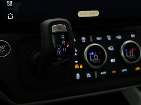 Certified 2026 Land Rover Defender 110 X-Dynamic SE AWD/4WD image 13