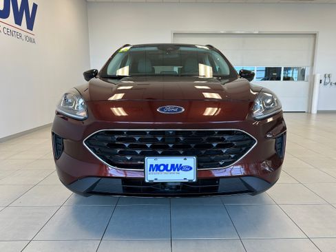 Used 2021 Ford Escape SE w/ SE Sport Appearance Package image 3