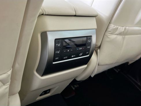 Used 2023 Lexus GX 460 Premium w/ Premium Package image 26