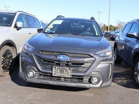 Used 2023 Subaru Outback Premium image 9