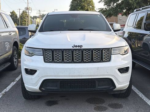 Used 2021 Jeep Grand Cherokee Laredo X AWD/4WD image 2