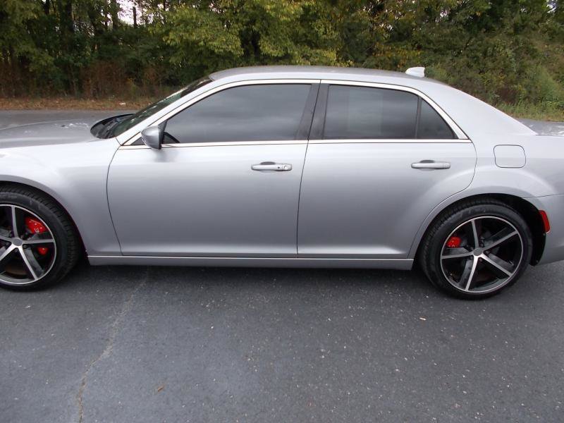 Used 2015 Chrysler 300 Limited RWD image 6