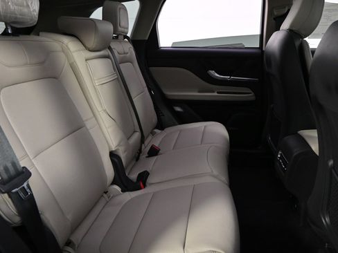 New 2026 Lincoln Corsair Premiere image 18