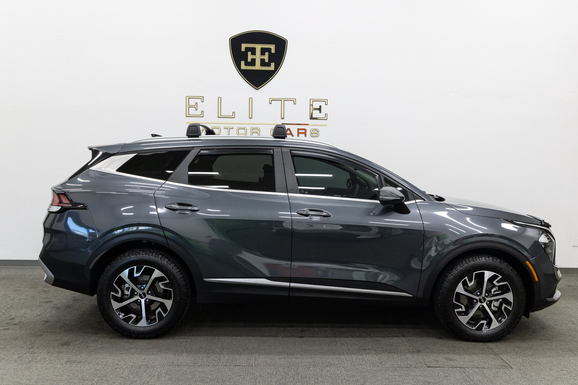 Used 2023 Kia Sportage EX AWD/4WD image 10