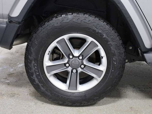 Used 2019 Jeep Wrangler Unlimited Sahara image 35