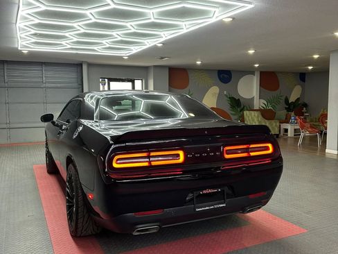 Used 2018 Dodge Challenger SXT RWD image 4