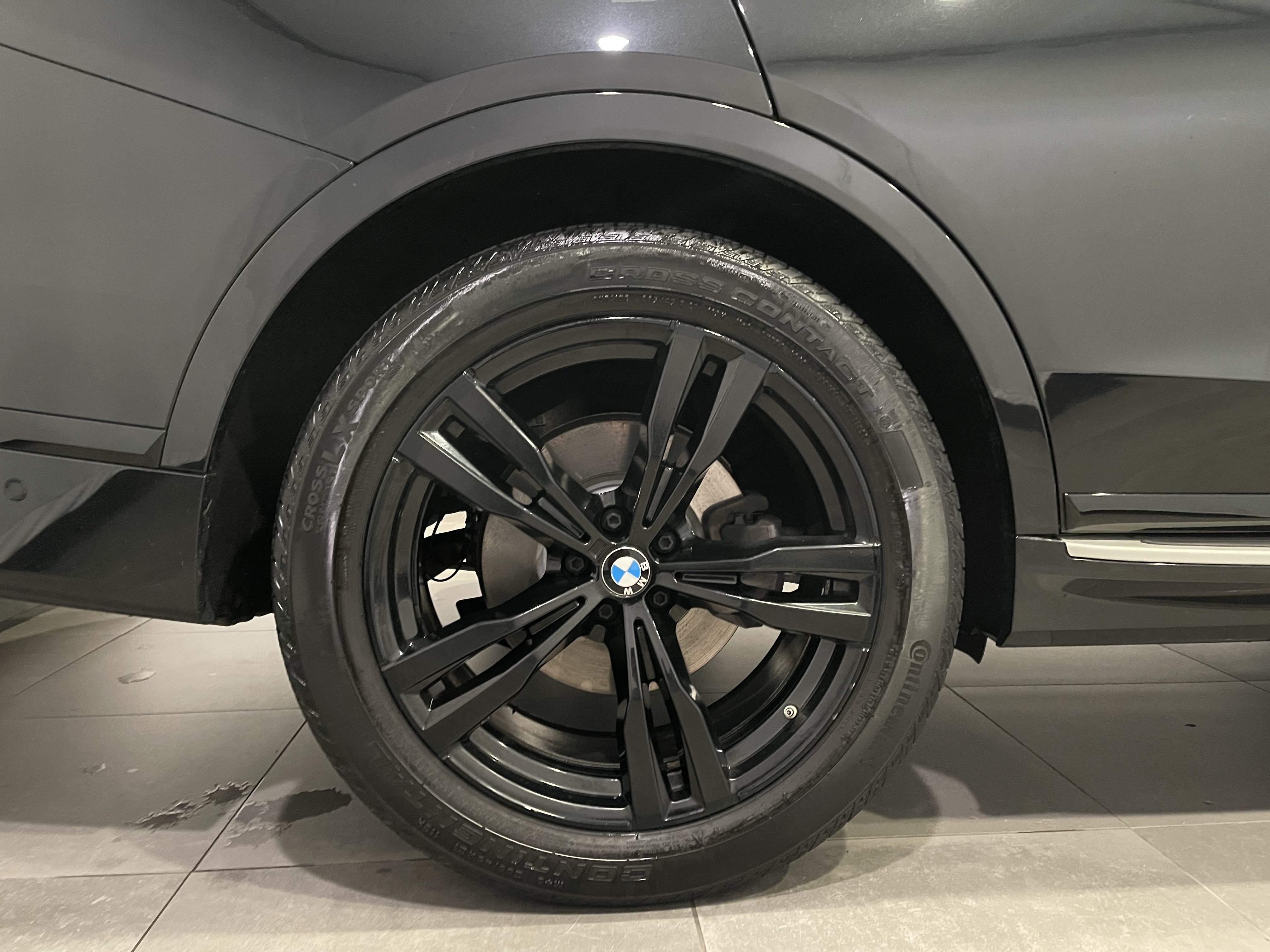 Used 2022 BMW X7 xDrive40i w/ M Sport Package AWD/4WD image 9