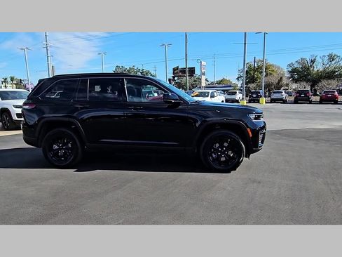 New 2026 Jeep Grand Cherokee Altitude RWD image 38