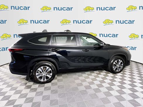 Used 2024 Toyota Highlander XLE image 8