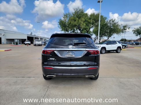 Used 2023 Buick Enclave Essence image 6