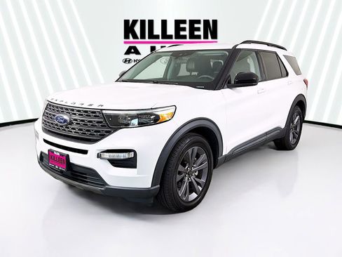 Used 2023 Ford Explorer XLT w/ Equipment Group 202A RWD image 3