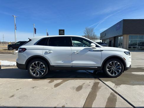 Used 2022 Lincoln Nautilus Reserve image 7