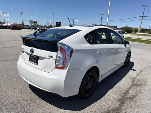Used 2013 Toyota Prius Four w/ Deluxe Solar Roof Pkg FWD image 3