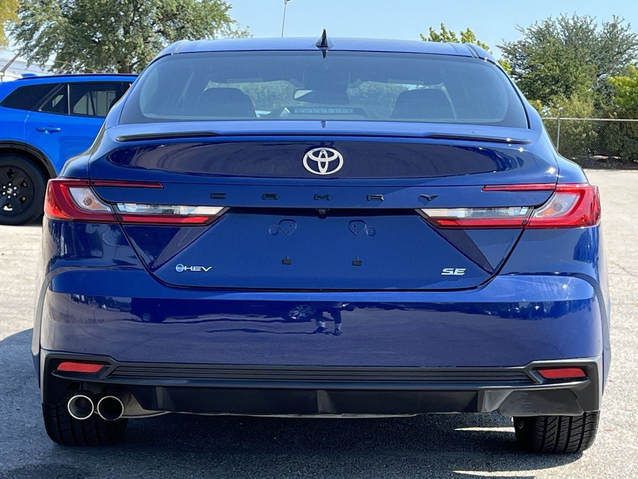 Used 2025 Toyota Camry SE FWD image 5