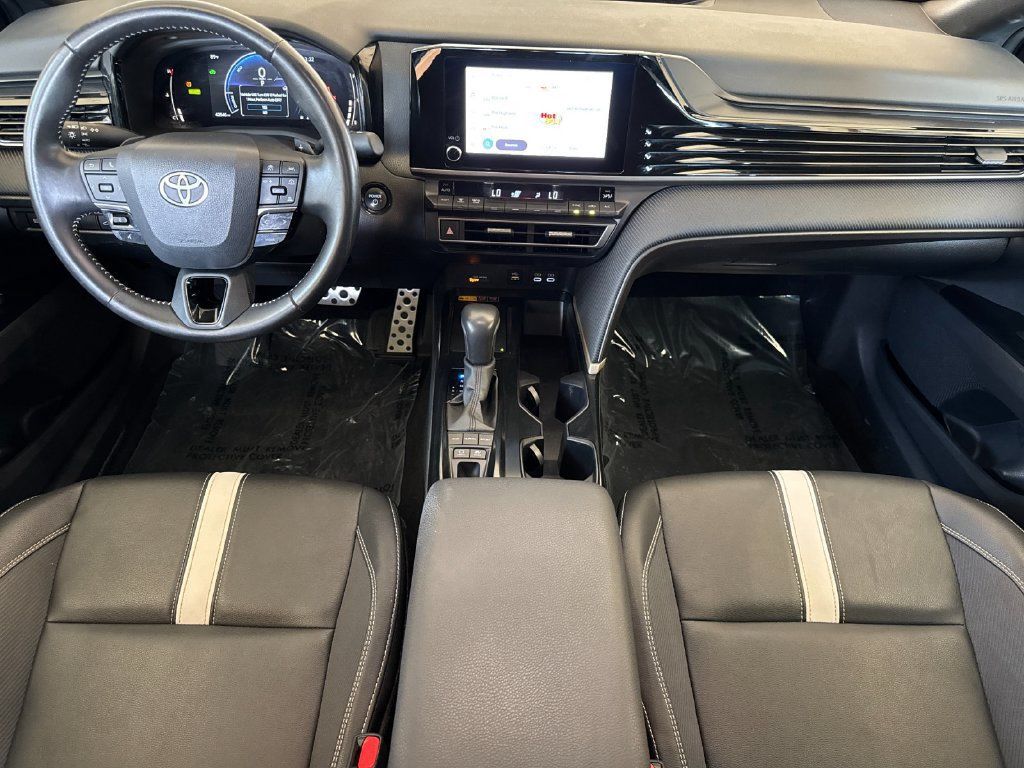 Used 2025 Toyota Camry SE FWD image 12