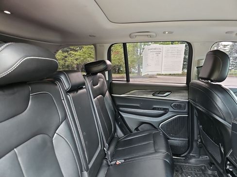 Used 2023 Jeep Grand Cherokee Limited AWD/4WD image 14