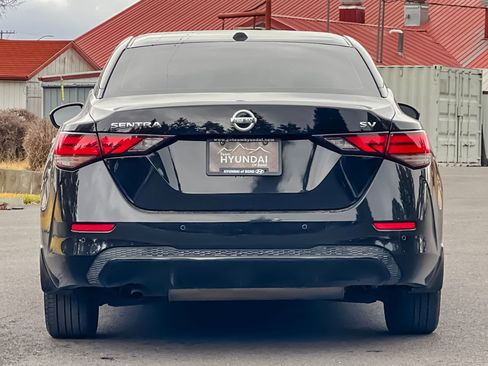 Used 2022 Nissan Sentra SV w/ SV Premium Package image 5
