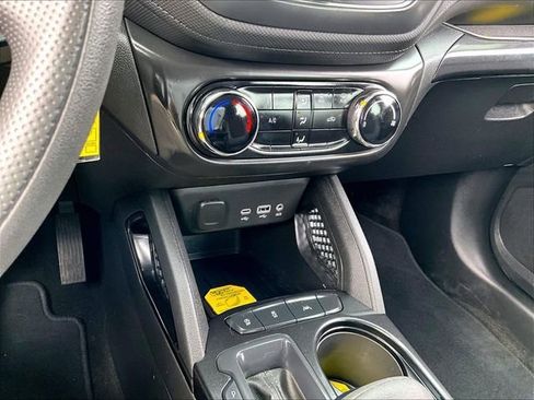 Used 2023 Chevrolet TrailBlazer LS FWD image 26