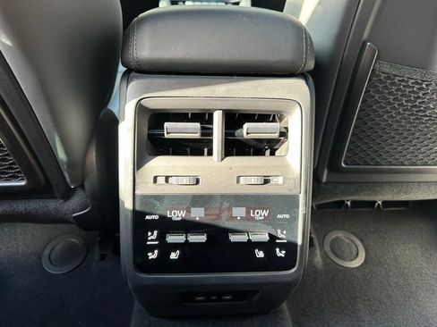 Used 2025 Porsche Macan Electric image 37