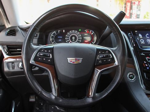 Used 2020 Cadillac Escalade ESV Luxury image 24