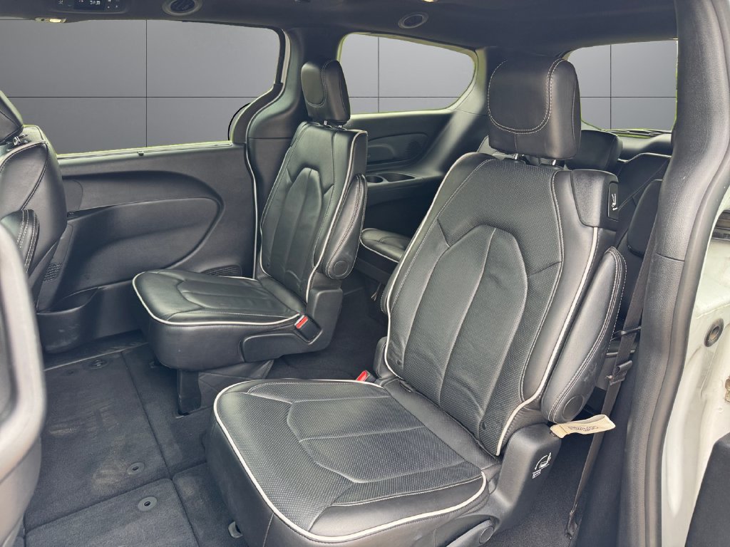 Used 2026 Chrysler Pacifica Limited FWD image 18