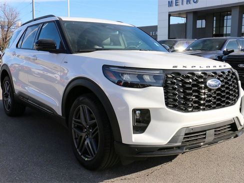 New 2026 Ford Explorer ST-Line w/ ST-Line Street Pack image 4