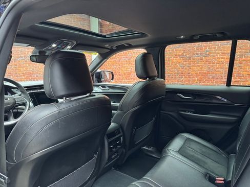 Used 2023 Jeep Grand Cherokee Altitude image 24