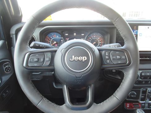 Certified 2025 Jeep Gladiator Mojave w/ Convenience Group AWD/4WD image 26