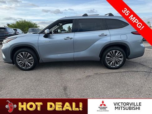 Used 2021 Toyota Highlander Platinum image 4