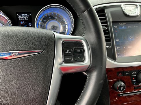 Used 2013 Chrysler 300 w/ Driver Convenience Group RWD image 12