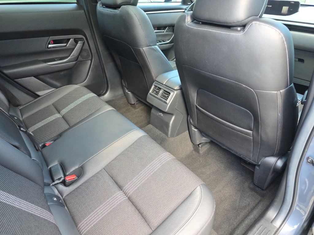 Used 2025 MAZDA CX-50 AWD 2.5 S w/ Premium Package image 17