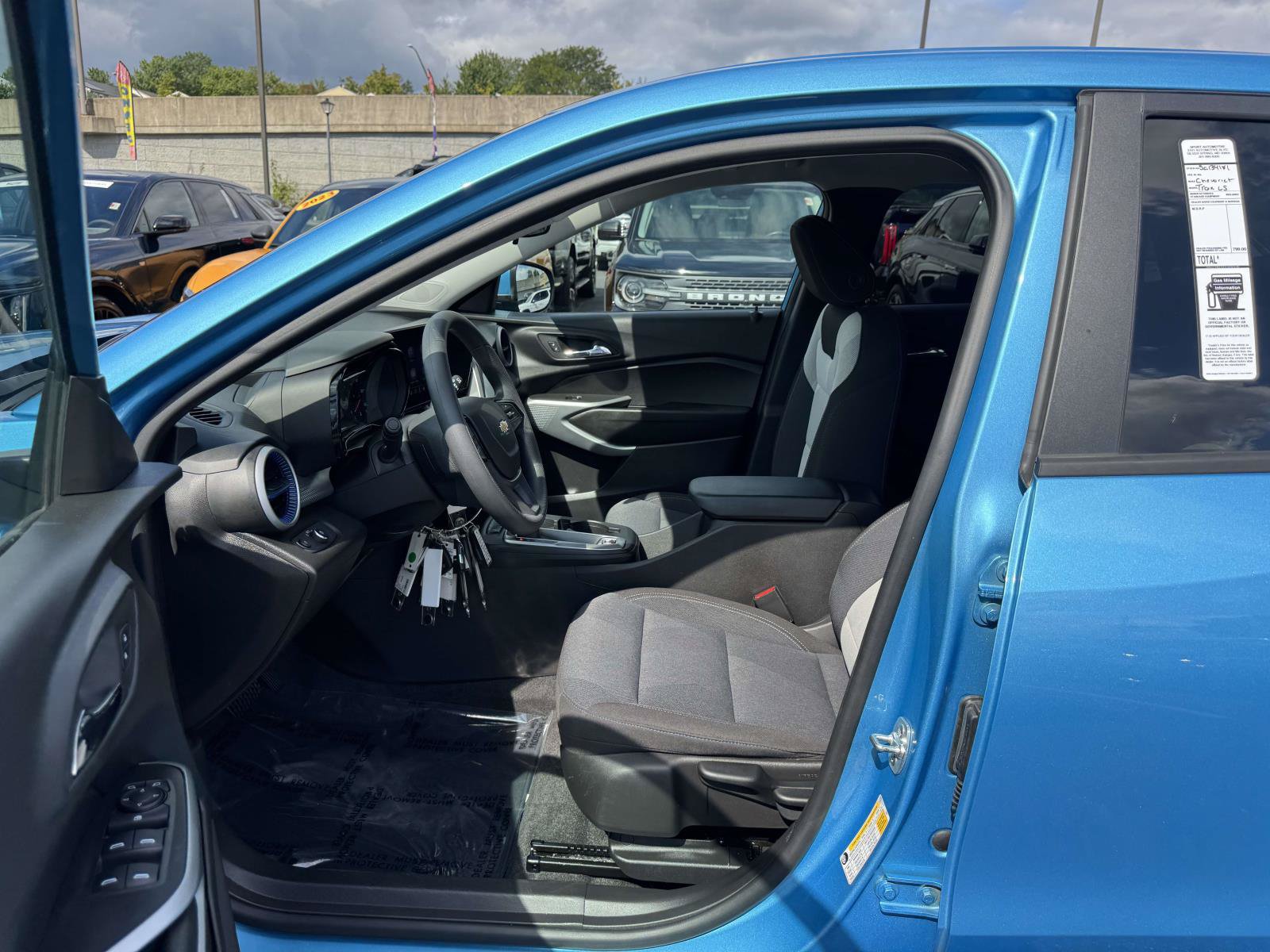 Used 2025 Chevrolet Trax LS w/ LS Convenience Package FWD image 21