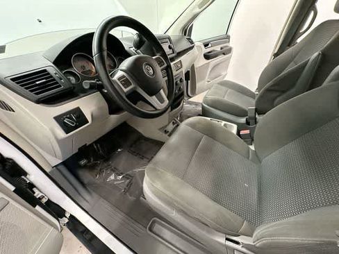 Used 2013 Volkswagen Routan S FWD image 9