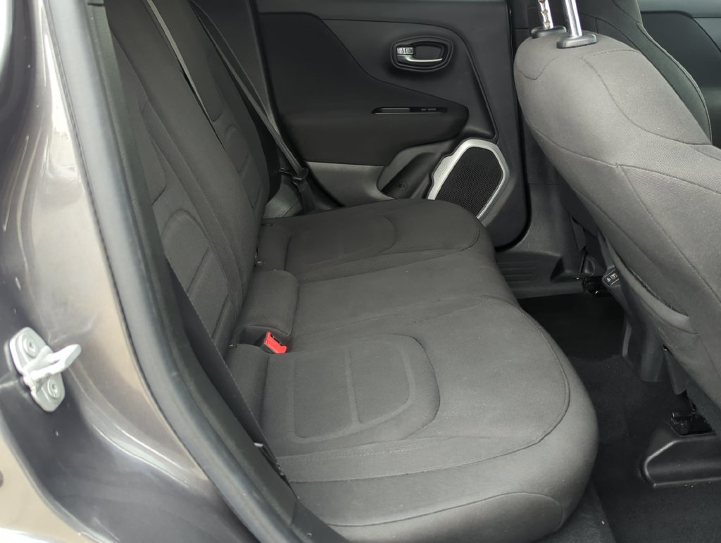Used 2018 Jeep Renegade Latitude FWD image 22