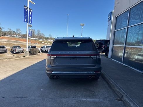 Used 2024 Lincoln Aviator 2WD w/ Premium Package image 6